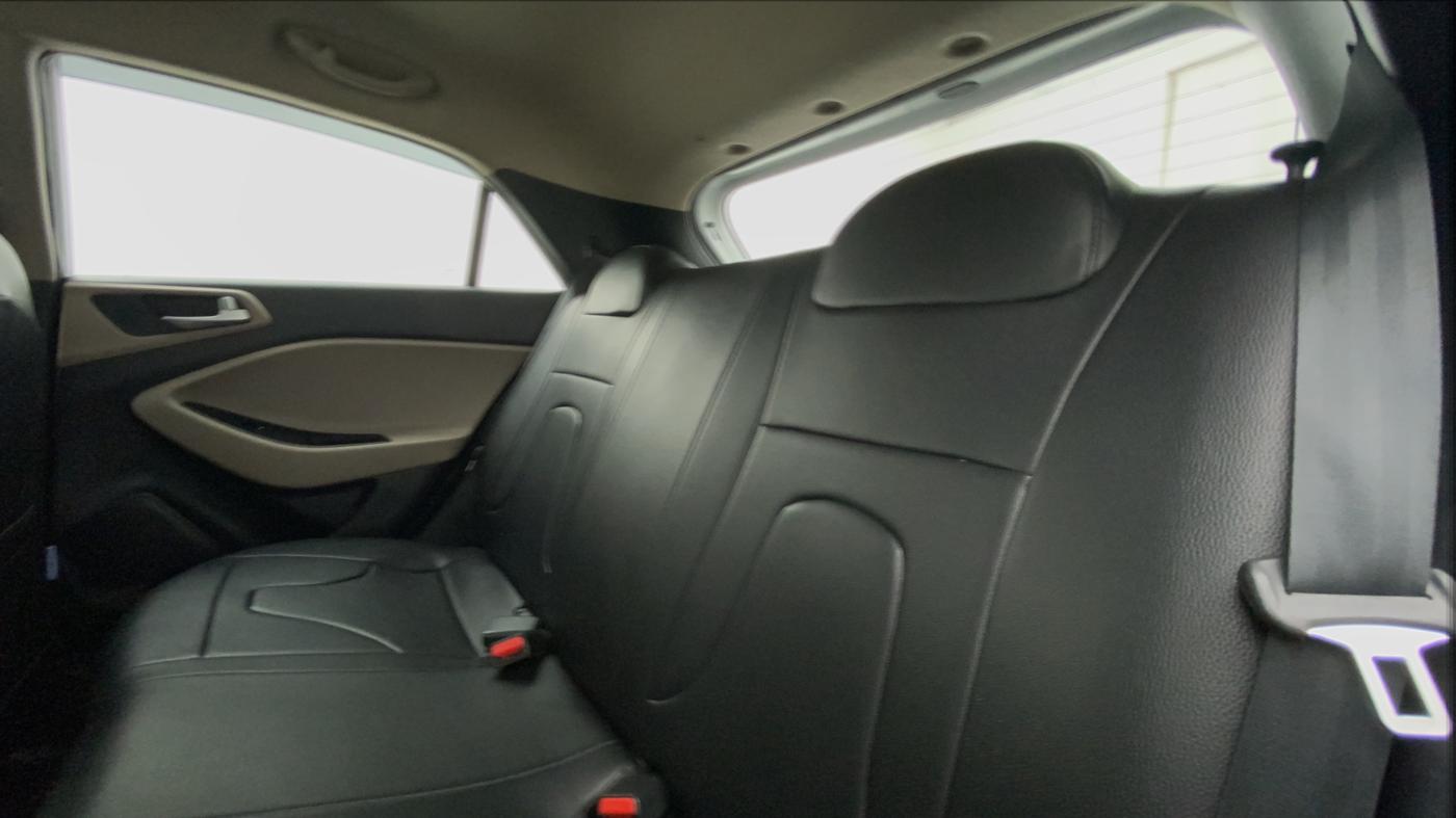 2020 Hyundai Elite i20 SPORTZ PLUS 1.2, Petrol, Manual, 43,243 km, Right Side Rear Door Cabin