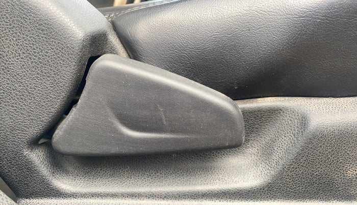 2019 Renault Kwid RXT 1.0 (O), Petrol, Manual, 70,982 km, Driver Side Adjustment Panel