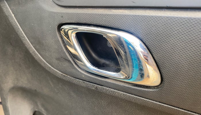 2019 Renault Kwid RXT 1.0 (O), Petrol, Manual, 70,982 km, Driver Side Door Panels Control