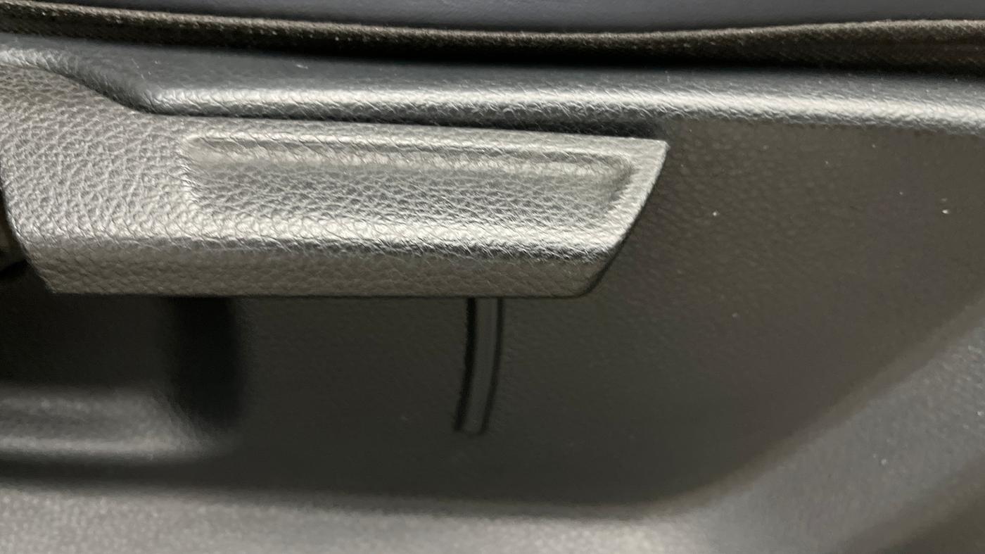 2022 KIA CARENS LUXURY PLUS 1.5 DIESEL AT 6 STR, Diesel, Automatic, 97,519 km, Driver Side Adjustment Panel