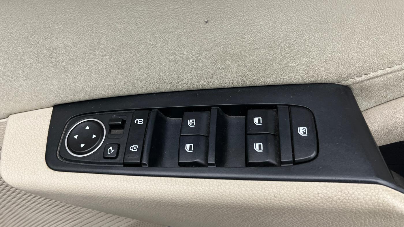 2022 KIA CARENS LUXURY PLUS 1.5 DIESEL AT 6 STR, Diesel, Automatic, 97,519 km, Driver Side Door Panels Control