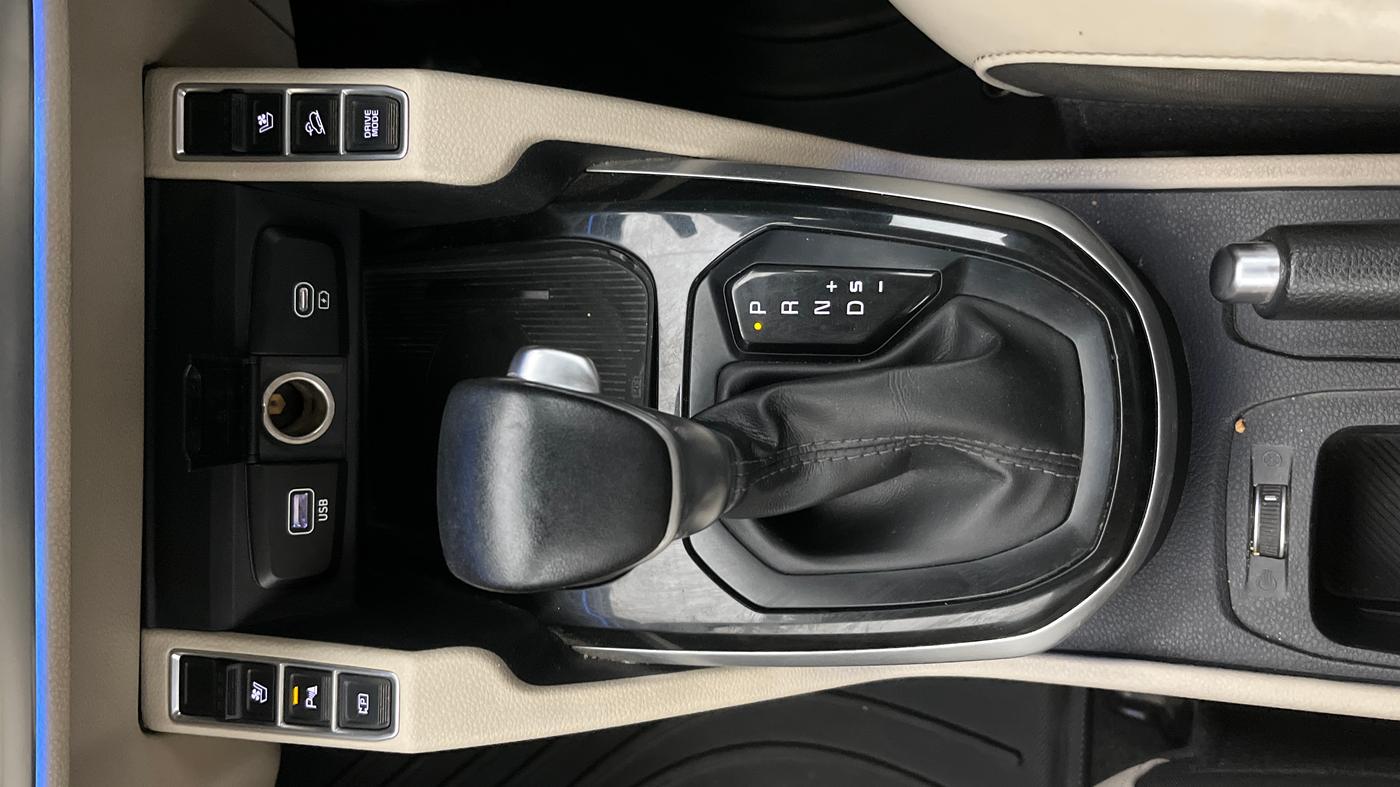 2022 KIA CARENS LUXURY PLUS 1.5 DIESEL AT 6 STR, Diesel, Automatic, 97,519 km, Gear Lever