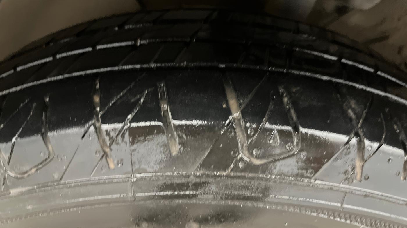 2022 KIA CARENS LUXURY PLUS 1.5 DIESEL AT 6 STR, Diesel, Automatic, 97,519 km, Left Front Tyre Tread