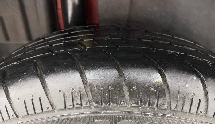 2012 Maruti Swift ZDI, Diesel, Manual, 47,602 km, Right Rear Tyre Tread