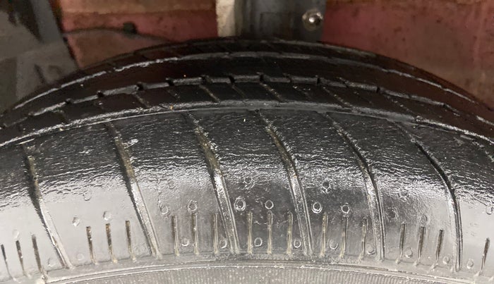 2012 Maruti Swift ZDI, Diesel, Manual, 47,602 km, Left Front Tyre Tread