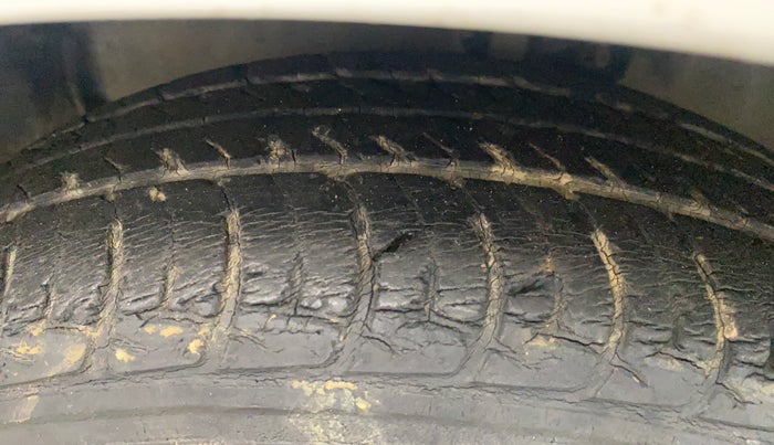 2016 Maruti Celerio ZXI, Petrol, Manual, 33,550 km, Left Front Tyre Tread