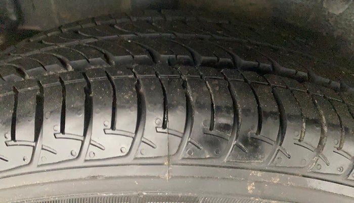 2016 Maruti Celerio ZXI, Petrol, Manual, 33,550 km, Right Rear Tyre Tread