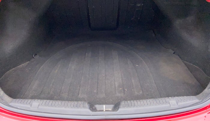 2014 Hyundai New Elantra SX 1.8 MT, Petrol, Manual, 67,750 km, Boot Inside View