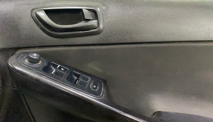 2018 Tata Zest PREMIO 75PS DIESEL, Diesel, Manual, 99,379 km, Driver Side Door Panels Control