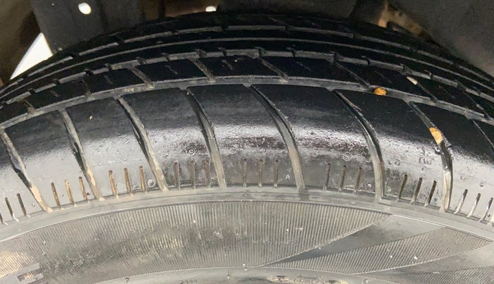 2010 Maruti A Star VXI, Petrol, Manual, 1,04,525 km, Right Rear Tyre Tread
