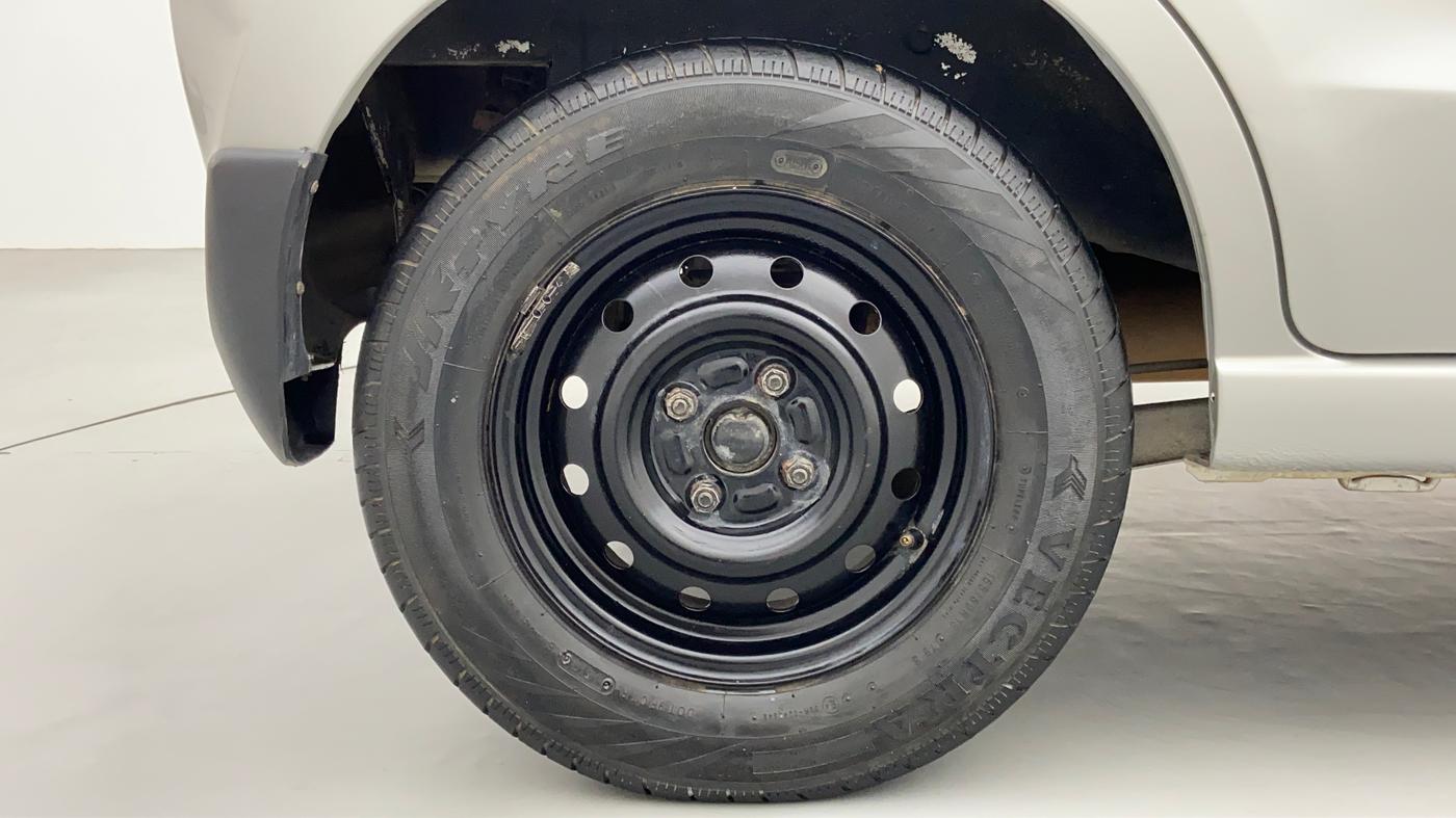 2010 Maruti A Star VXI, Petrol, Manual, 1,04,525 km, Right Rear Wheel