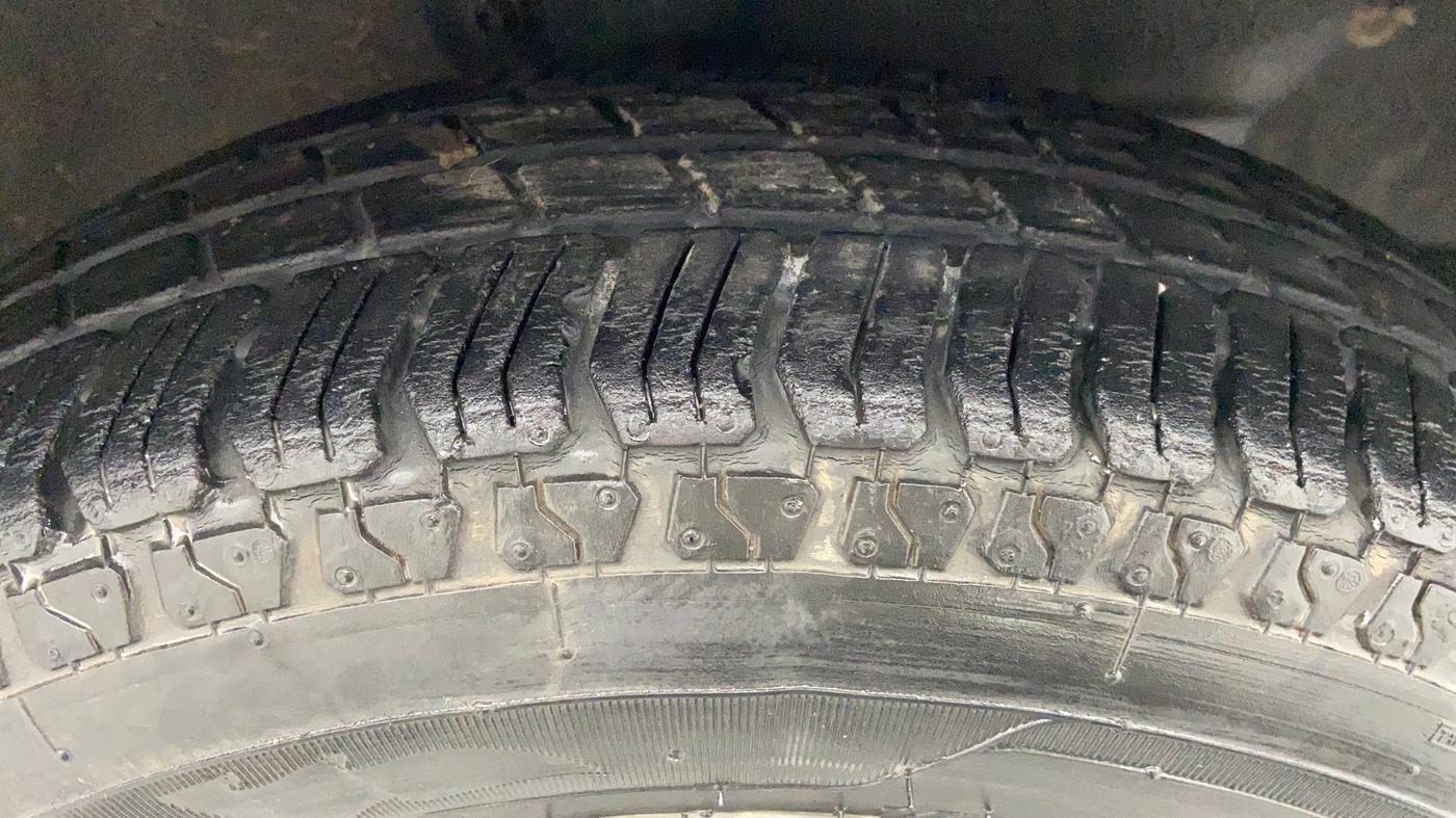 2010 Maruti A Star VXI, Petrol, Manual, 1,04,525 km, Right Front Tyre Tread