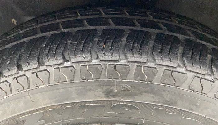 2010 Maruti A Star VXI, Petrol, Manual, 1,04,525 km, Left Front Tyre Tread
