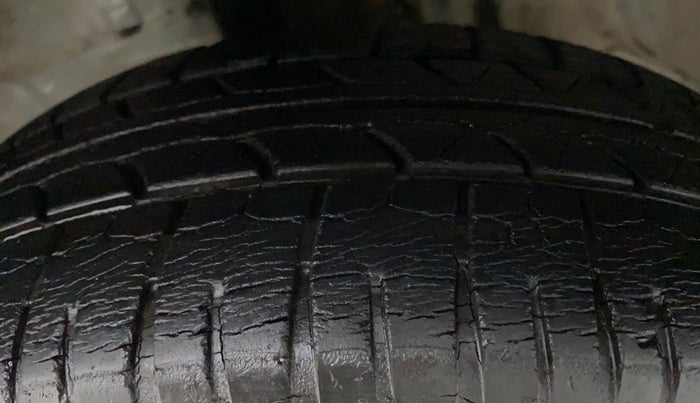 2011 Toyota Etios G, Petrol, Manual, 21,963 km, Left Front Tyre Tread