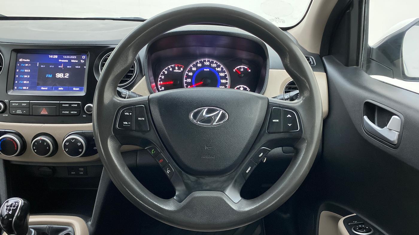 2017 Hyundai Grand i10 SPORTZ (O) 1.2 U2 CRDI, Diesel, Manual, 79,484 km, Steering Wheel Close Up