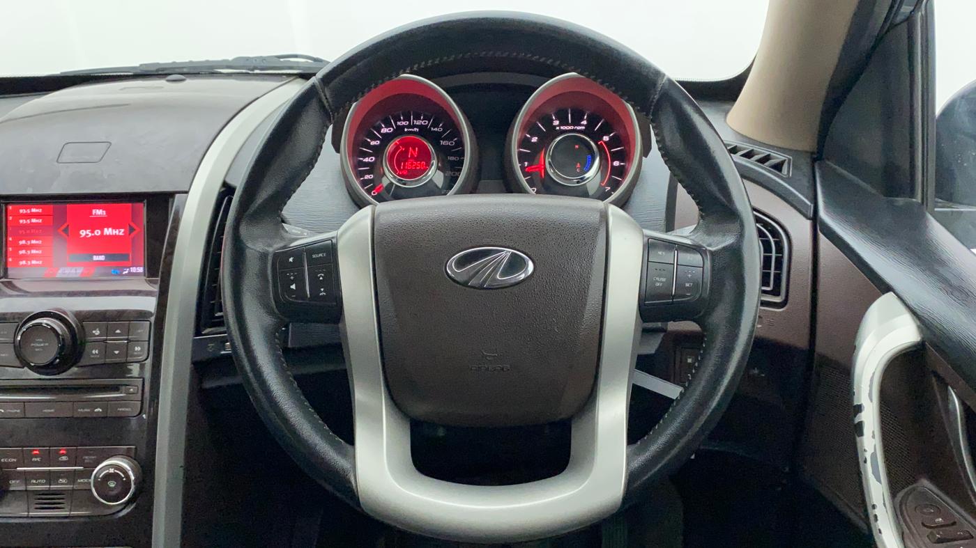 2012 Mahindra XUV500 W8 AWD, Diesel, Manual, 1,16,250 km, Steering Wheel Close Up