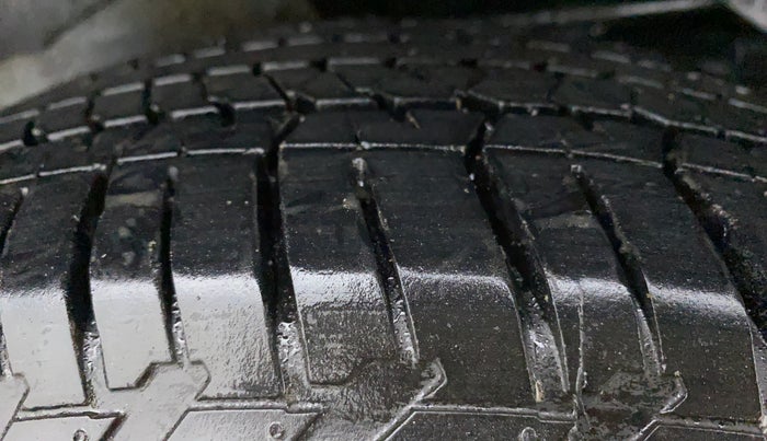 2012 Mahindra XUV500 W8 AWD, Diesel, Manual, 1,16,250 km, Left Rear Tyre Tread