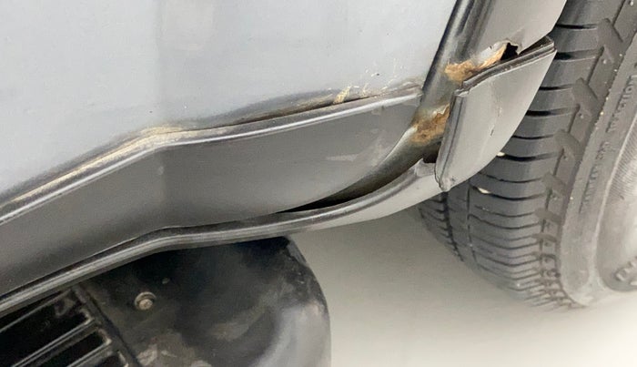 2012 Mahindra XUV500 W8 AWD, Diesel, Manual, 1,16,250 km, Left running board - Cladding has minor damage