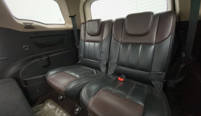 2012 Mahindra XUV500 W8 AWD, Diesel, Manual, 1,16,250 km, Third Seat Row ( optional )