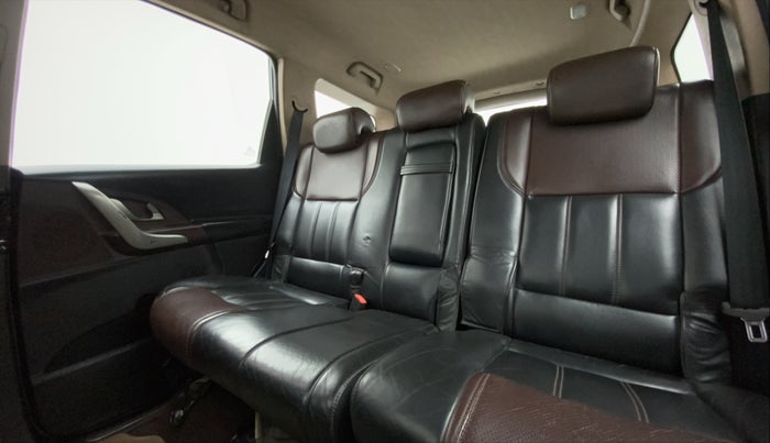 2012 Mahindra XUV500 W8 AWD, Diesel, Manual, 1,16,250 km, Right Side Rear Door Cabin