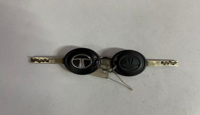 2022 Tata NEXON XM PETROL, Petrol, Manual, 66,020 km, Key Close Up