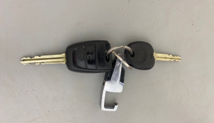 2017 Hyundai Grand i10 SPORTZ 1.2 KAPPA VTVT, Petrol, Manual, 1,43,469 km, Key Close Up