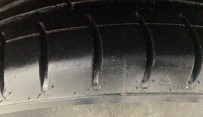 2017 Hyundai Grand i10 SPORTZ 1.2 KAPPA VTVT, Petrol, Manual, 1,43,469 km, Right Front Tyre Tread