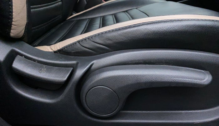 2020 Hyundai Elite i20 SPORTZ PLUS 1.2, Petrol, Manual, 52,294 km, Driver Side Adjustment Panel