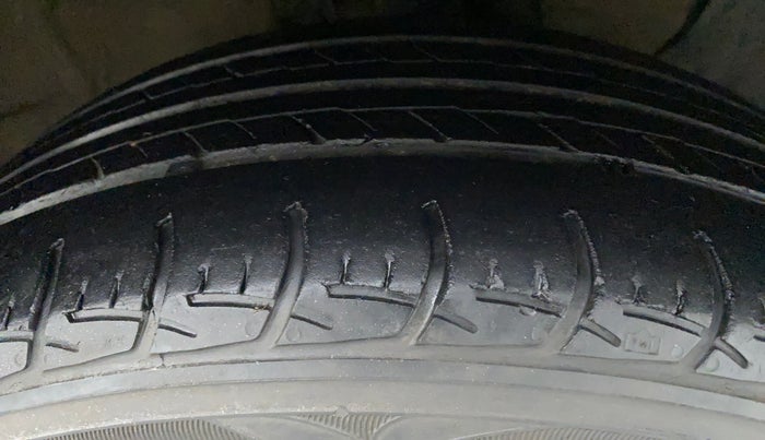 2020 Hyundai Elite i20 SPORTZ PLUS 1.2, Petrol, Manual, 52,294 km, Right Front Tyre Tread