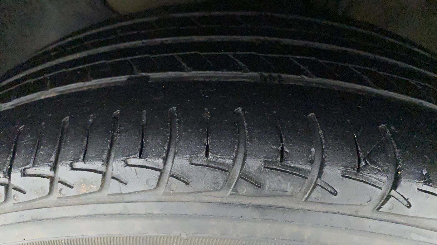2020 Hyundai Elite i20 SPORTZ PLUS 1.2, Petrol, Manual, 52,294 km, Left Front Tyre Tread