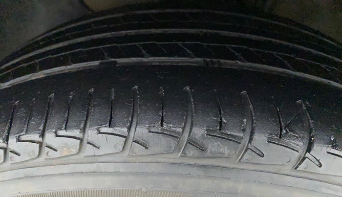 2020 Hyundai Elite i20 SPORTZ PLUS 1.2, Petrol, Manual, 52,294 km, Left Front Tyre Tread