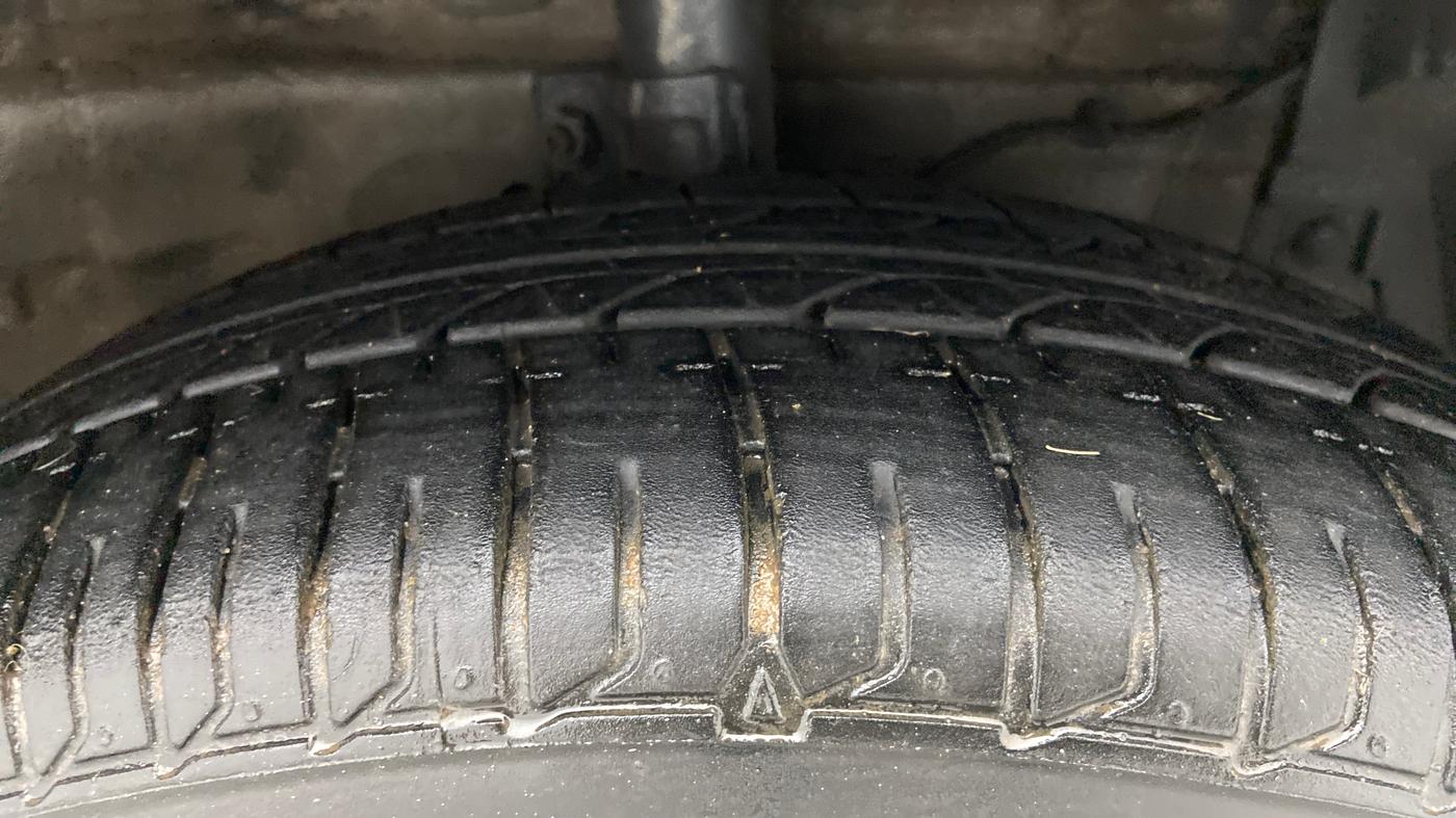 2013 Maruti Ertiga VDI, Diesel, Manual, 1,13,110 km, Right Front Tyre Tread