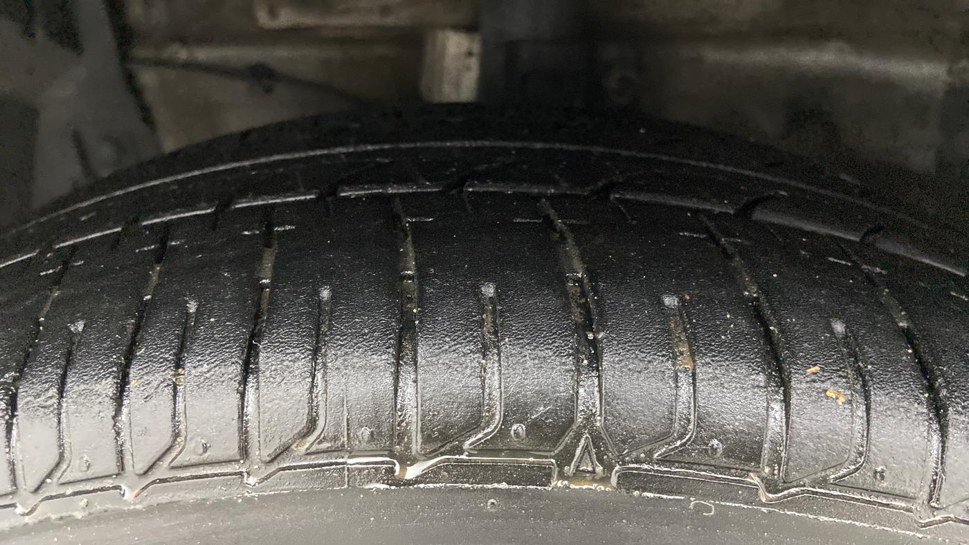 2013 Maruti Ertiga VDI, Diesel, Manual, 1,13,110 km, Left Front Tyre Tread