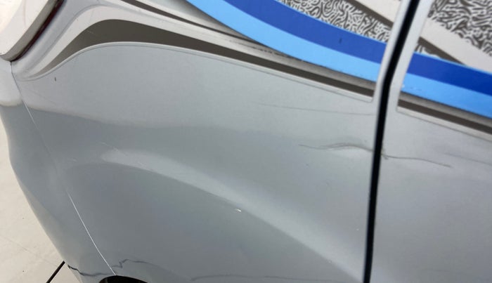 2013 Maruti Ertiga VDI, Diesel, Manual, 1,13,110 km, Right quarter panel - Minor scratches