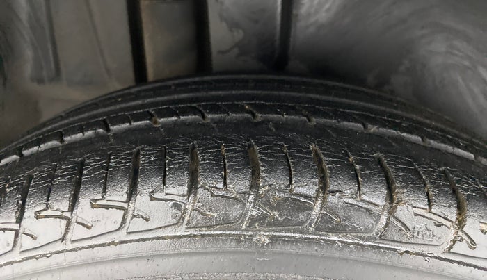 2013 Maruti Ertiga VDI, Diesel, Manual, 1,13,110 km, Right Rear Tyre Tread