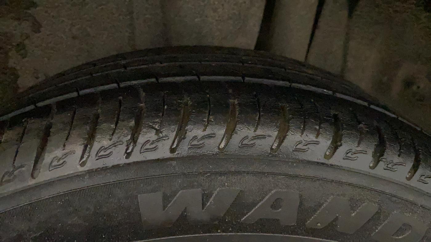 2021 Maruti Vitara Brezza VXI AT SHVS, Petrol, Automatic, 22,606 km, Left Rear Tyre Tread
