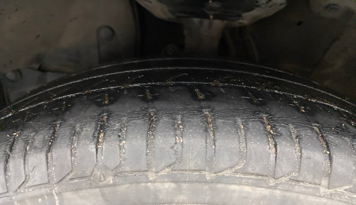 2014 Honda City 1.5L I-VTEC V MT, Petrol, Manual, 1,09,832 km, Left Front Tyre Tread