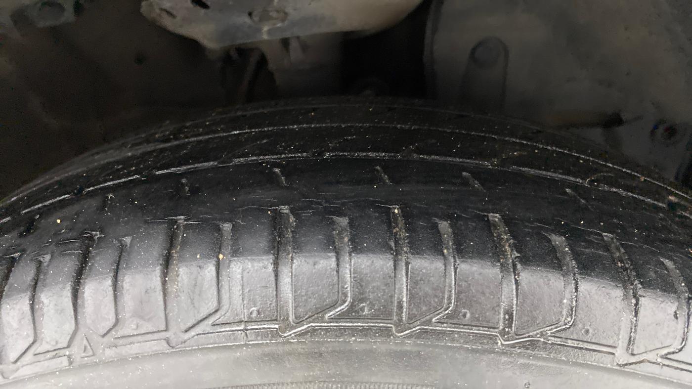 2014 Honda City 1.5L I-VTEC V MT, Petrol, Manual, 1,09,832 km, Right Front Tyre Tread