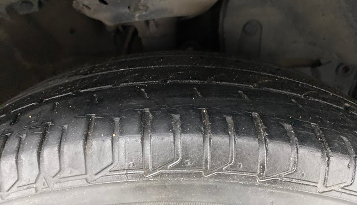 2014 Honda City 1.5L I-VTEC V MT, Petrol, Manual, 1,09,832 km, Right Front Tyre Tread