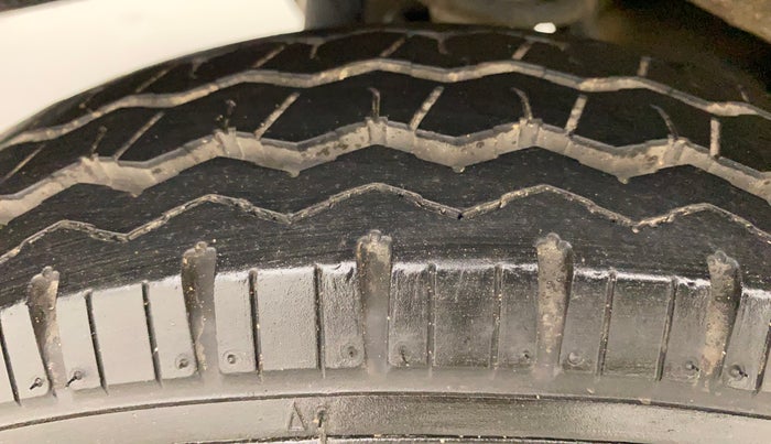 2021 Maruti Eeco 7 STR, Petrol, Manual, 4,950 km, Right Rear Tyre Tread