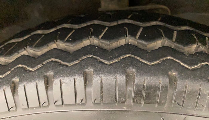 2021 Maruti Eeco 7 STR, Petrol, Manual, 4,950 km, Right Front Tyre Tread