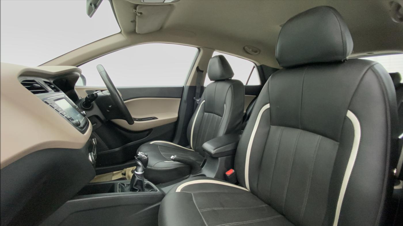 2015 Hyundai Elite i20 1.4 CRDI ASTA (O), Diesel, Manual, 60,205 km, Right Side Front Door Cabin