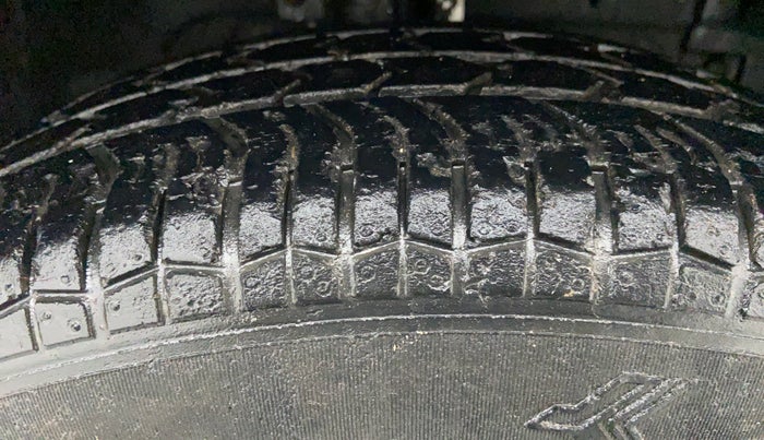 2013 Maruti Swift VDI, Diesel, Manual, 44,253 km, Right Front Tyre Tread