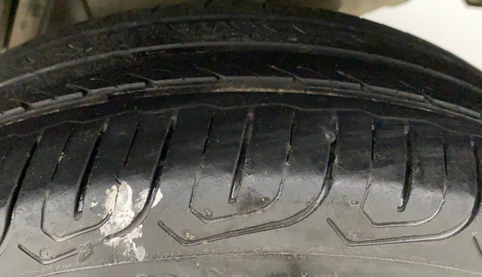 2017 Mahindra KUV 100 NXT K8 P 6 STR, Petrol, Manual, 84,452 km, Left Rear Tyre Tread