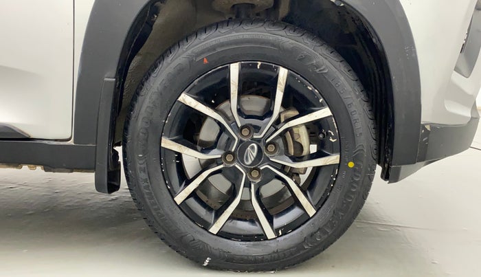 2017 Mahindra KUV 100 NXT K8 P 6 STR, Petrol, Manual, 84,452 km, Right Front Wheel