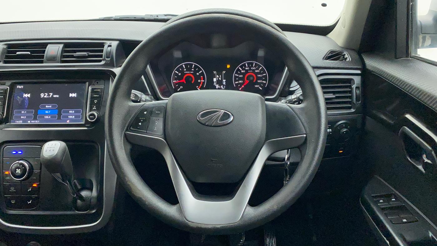 2017 Mahindra KUV 100 NXT K8 P 6 STR, Petrol, Manual, 84,452 km, Steering Wheel Close Up