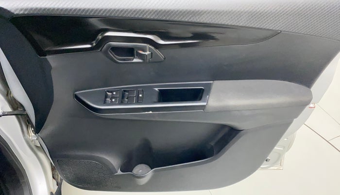 2017 Mahindra KUV 100 NXT K8 P 6 STR, Petrol, Manual, 84,452 km, Driver Side Door Panels Control