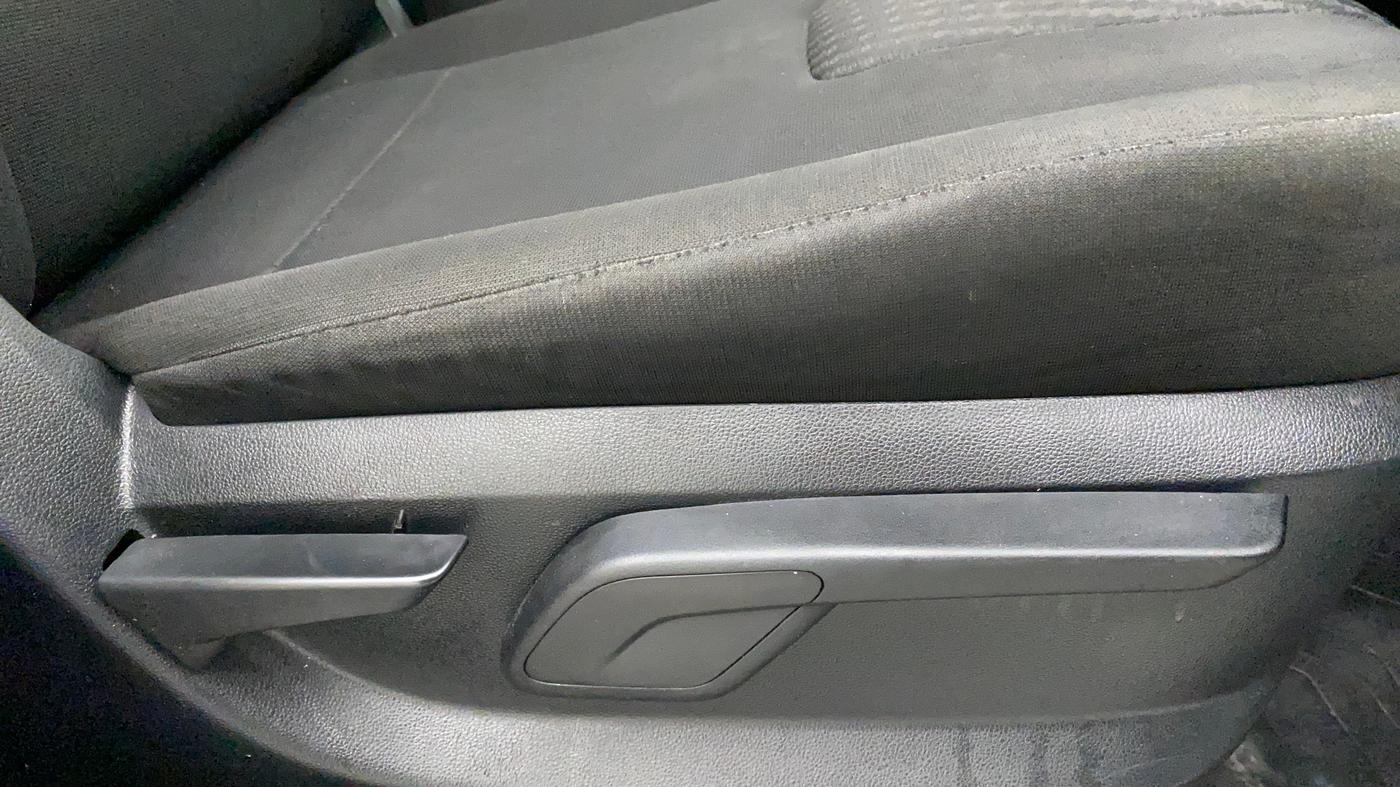 2017 Mahindra KUV 100 NXT K8 P 6 STR, Petrol, Manual, 84,452 km, Driver Side Adjustment Panel
