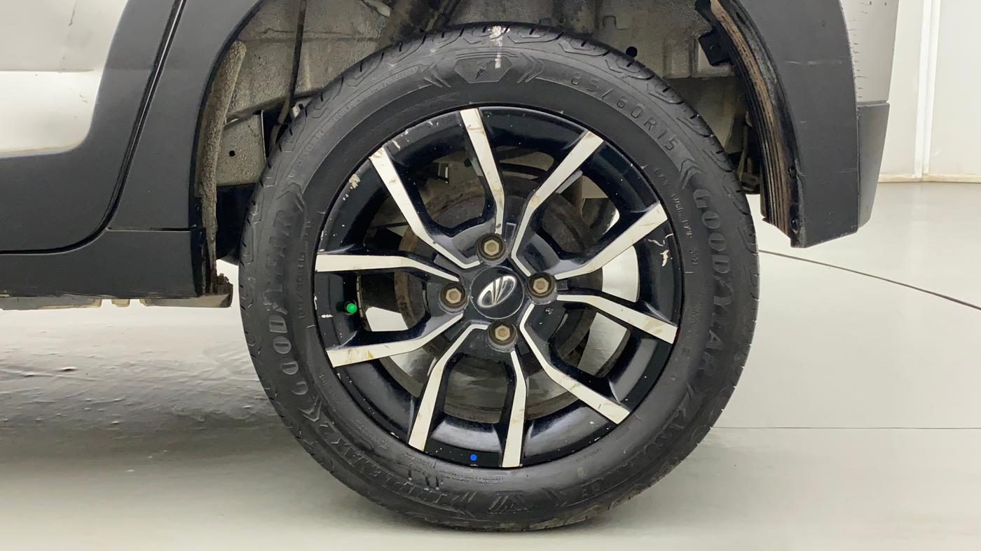 2017 Mahindra KUV 100 NXT K8 P 6 STR, Petrol, Manual, 84,452 km, Left Rear Wheel