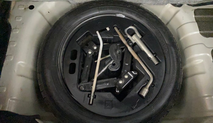 2017 Mahindra KUV 100 NXT K8 P 6 STR, Petrol, Manual, 84,452 km, Spare Tyre